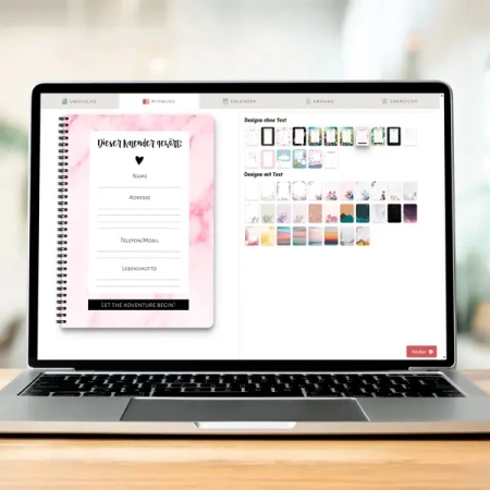 Schülerkalender personalisieren: Der Online-Konfigurator zeigt die Gestaltung der Widmungsseite. Zu sehen ist ein pinkes Marmor-Design mit dem Spruch 'Let the adventure begin!' sowie eine Auswahl an Vorlagen für das Namensfeld.