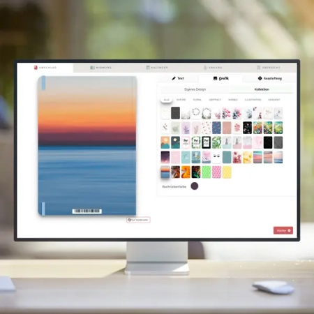 Lehrerkalender Motive auswählen: Wer kein eigenes Foto nutzen möchte, wählt aus der integrierten Datenbank. Der Monitor zeigt die Übersicht verschiedener Design-Kategorien wie 'Nature' oder 'Gradient' und die Vorschau eines Ozean-Motivs.